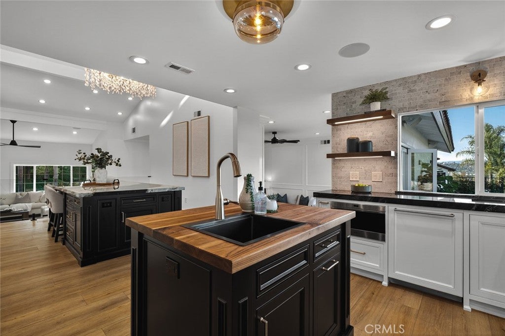 Anaheim, California, 92807, United States, 4 Bedrooms Bedrooms, ,3 BathroomsBathrooms,Residential,Active,1990042