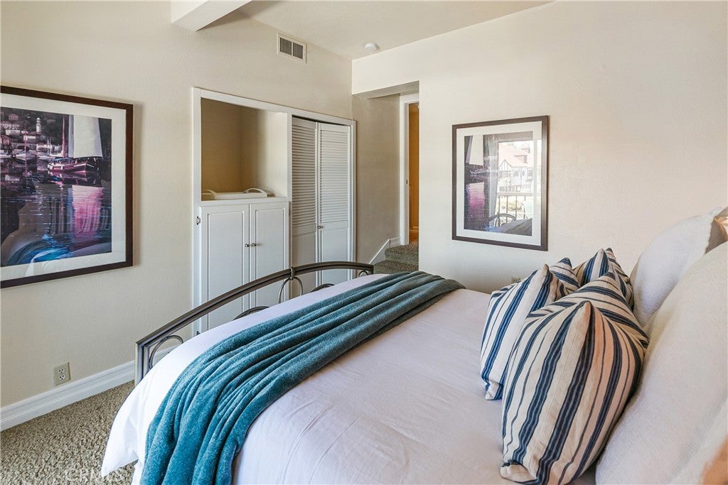Lake Arrowhead, California, 92352, United States, 2 Bedrooms Bedrooms, ,3 BathroomsBathrooms,Residential,Active,1908134
