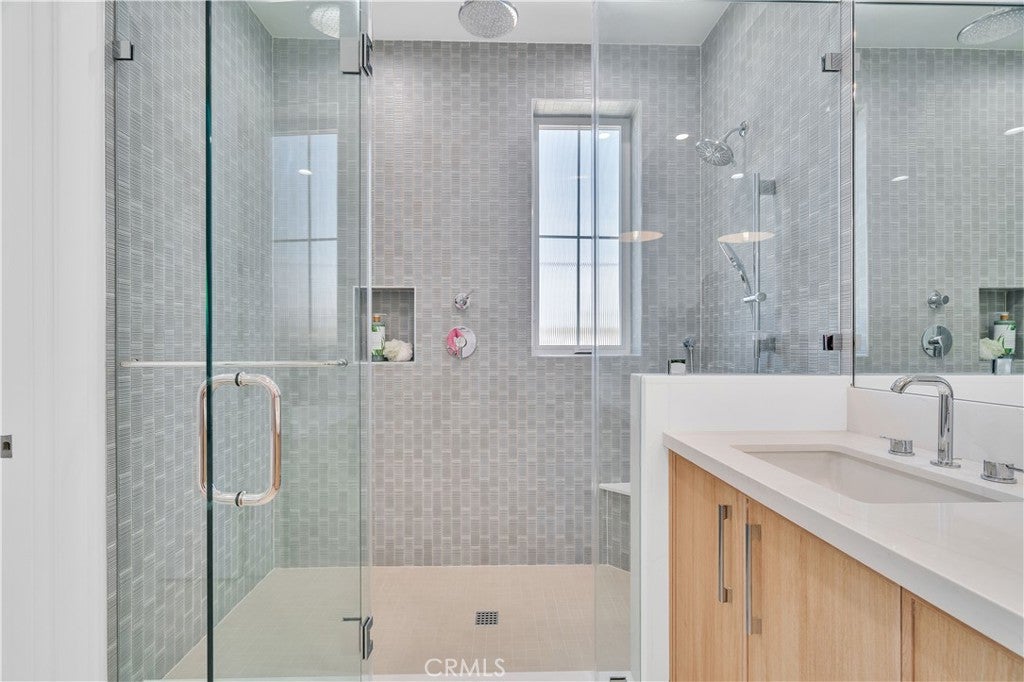 Redondo Beach, California, 90278, United States, 5 Bedrooms Bedrooms, ,5 BathroomsBathrooms,Residential,Active,1959976