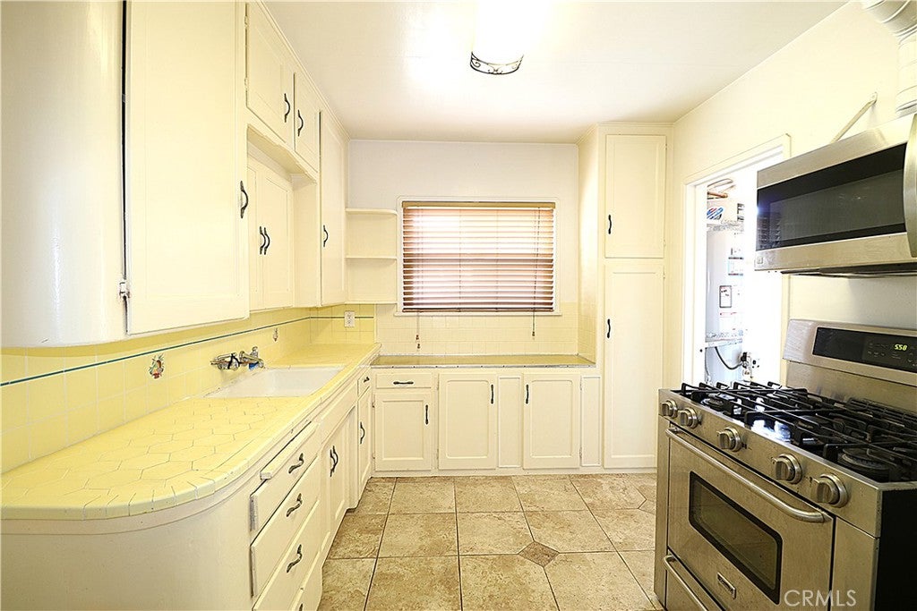 Costa Mesa, California, 92627, United States, 3 Bedrooms Bedrooms, ,2 BathroomsBathrooms,Residential,Active,1909898