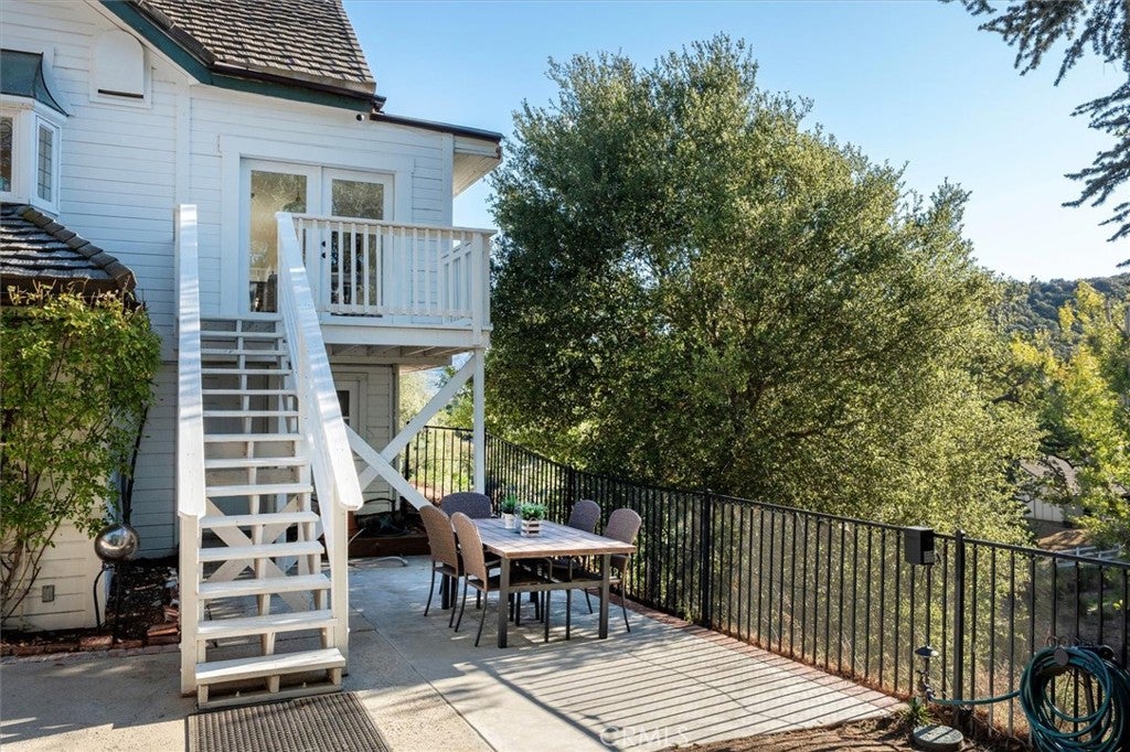 Agoura Hills, California, 91301, United States, 4 Bedrooms Bedrooms, ,5 BathroomsBathrooms,Residential,Active,1966025