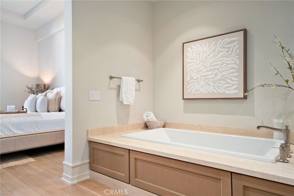 Newport Beach, California, 92660, United States, 2 Bedrooms Bedrooms, ,3 BathroomsBathrooms,Residential,Active,2009419