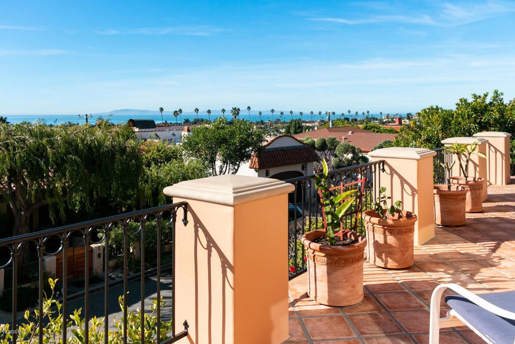 Ventura, California, 93001, United States, 4 Bedrooms Bedrooms, ,4 BathroomsBathrooms,Residential,Contingent,1944037