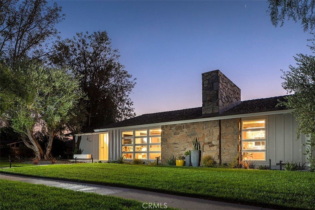 Long Beach, California, 90815, United States, 4 Bedrooms Bedrooms, ,4 BathroomsBathrooms,Residential,Active,1999914