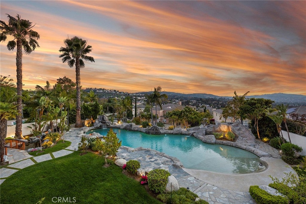 Rowland Heights, California, 91748, United States, 5 Bedrooms Bedrooms, ,6 BathroomsBathrooms,Residential,Pending,1986868