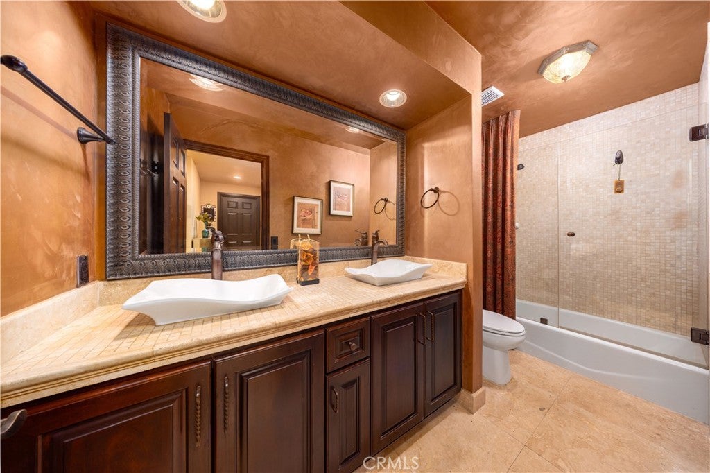 Pomona, California, 91766, United States, 5 Bedrooms Bedrooms, ,5 BathroomsBathrooms,Residential,Active,1989773