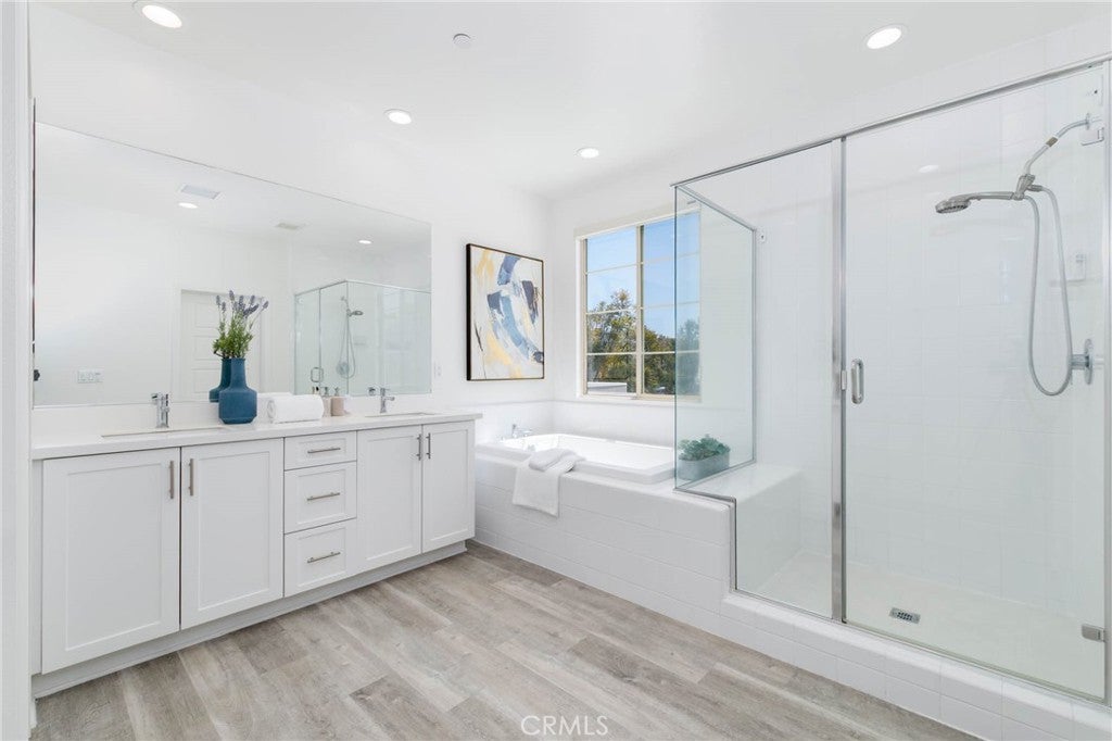 Irvine, California, 92618, United States, 3 Bedrooms Bedrooms, ,3 BathroomsBathrooms,Residential,Active,1942374