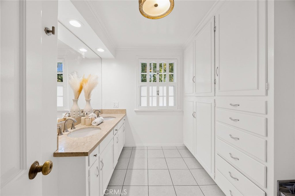 San Marino, California, 91108, United States, 4 Bedrooms Bedrooms, ,3 BathroomsBathrooms,Residential,Active,1993951