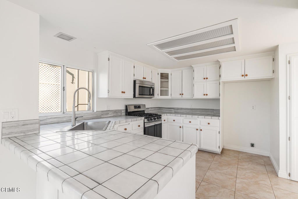 Oxnard, California, 93035, United States, 4 Bedrooms Bedrooms, ,2 BathroomsBathrooms,Residential,Active,2008928