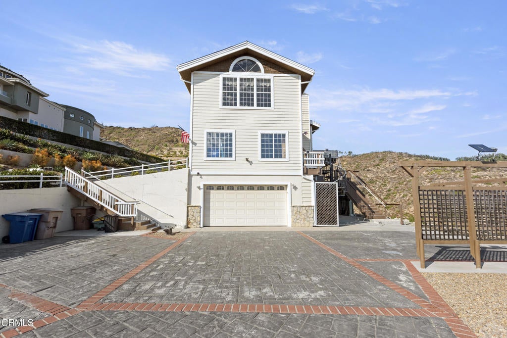 Camarillo, California, 93010, United States, 6 Bedrooms Bedrooms, ,4 BathroomsBathrooms,Residential,Active,1953410