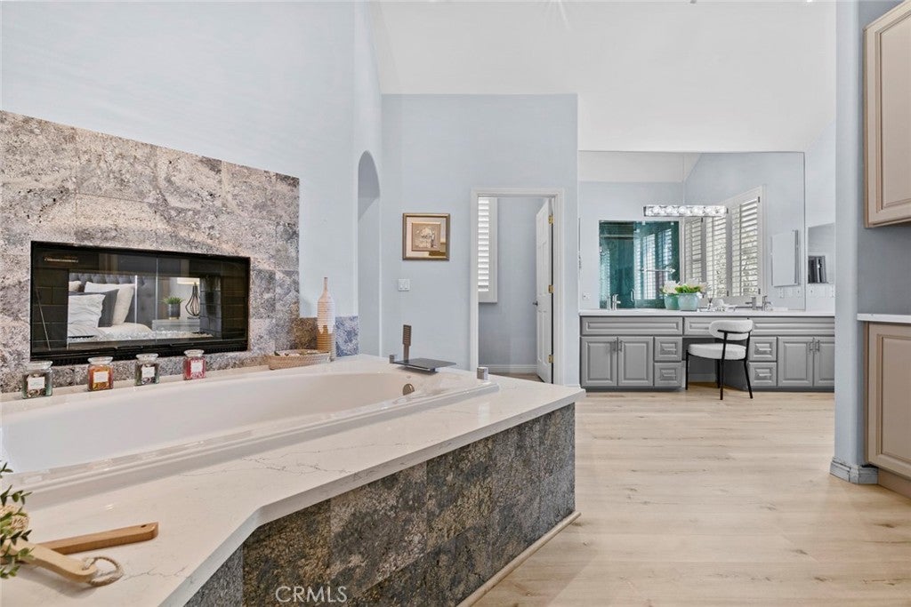 Chatsworth, California, 91311, United States, 5 Bedrooms Bedrooms, ,6 BathroomsBathrooms,Residential,Active,2015219