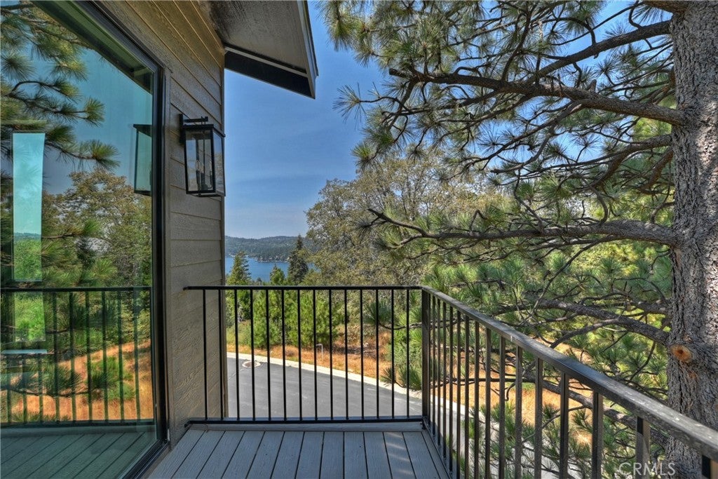 Lake Arrowhead, California, 92352, United States, 3 Bedrooms Bedrooms, ,3 BathroomsBathrooms,Residential,Active,1972160