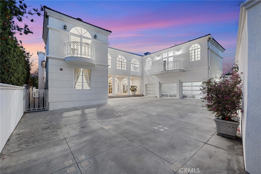 Glendale, California, 91206, United States, 5 Bedrooms Bedrooms, ,6 BathroomsBathrooms,Residential,Active,1941392