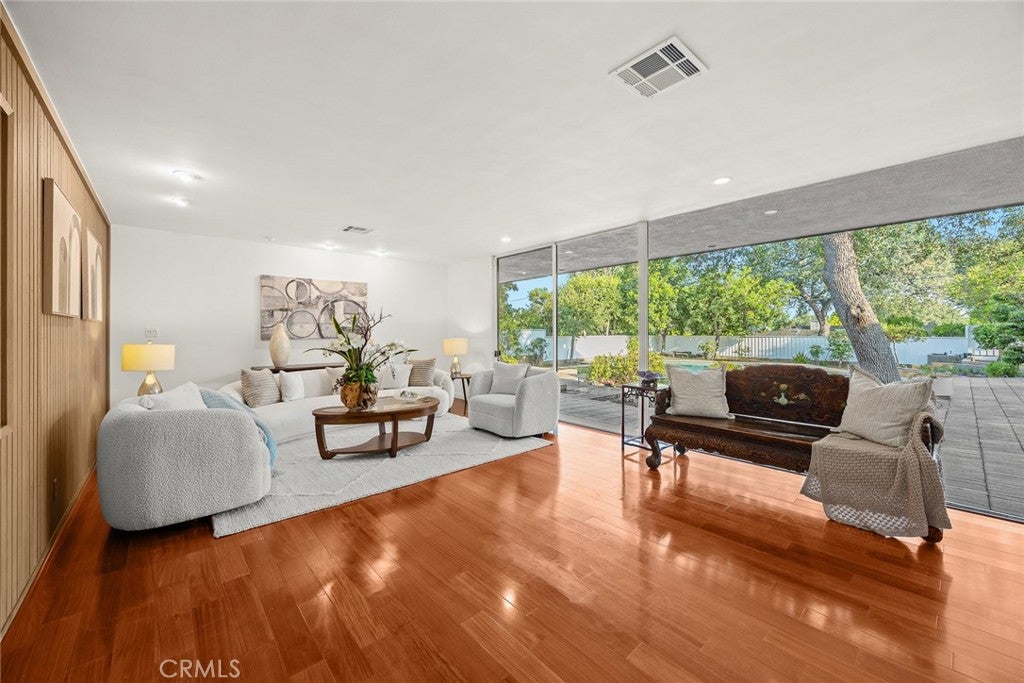 Arcadia, California, 91006, United States, 4 Bedrooms Bedrooms, ,3 BathroomsBathrooms,Residential,Active,1914781