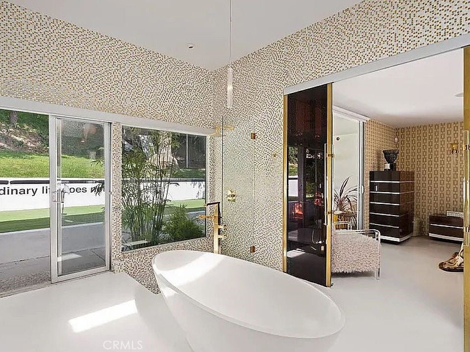 Pasadena, California, 91105, United States, 3 Bedrooms Bedrooms, ,3 BathroomsBathrooms,Residential,Active,2027742