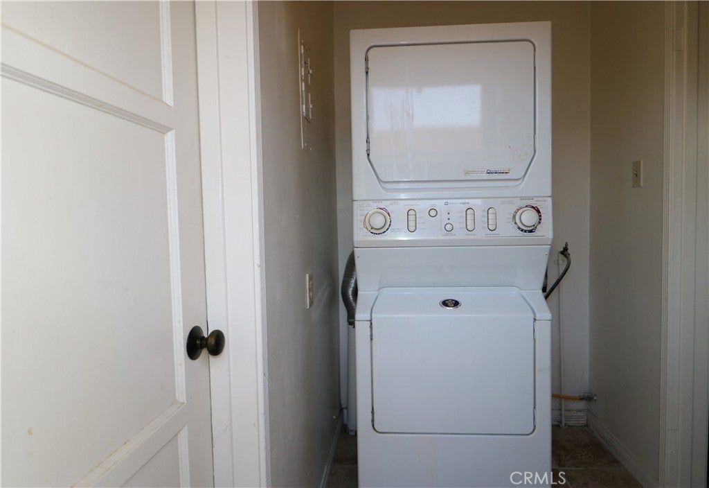 Costa Mesa, California, 92627, United States, 3 Bedrooms Bedrooms, ,2 BathroomsBathrooms,Residential,Active,1909898