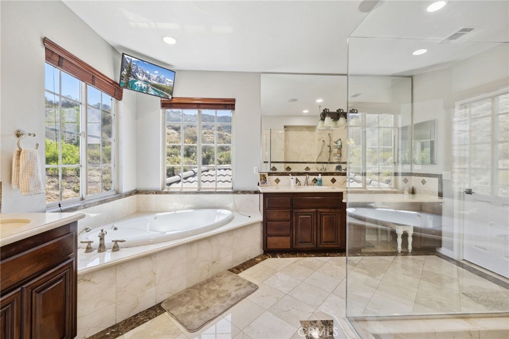 Yucaipa, California, 92399, United States, 4 Bedrooms Bedrooms, ,6 BathroomsBathrooms,Residential,Active,1858722