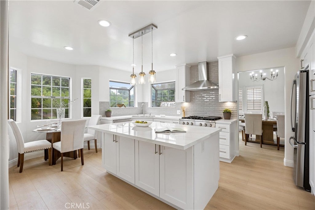 Downey, California, 90242, United States, 7 Bedrooms Bedrooms, ,6 BathroomsBathrooms,Residential,Contingent,1829948