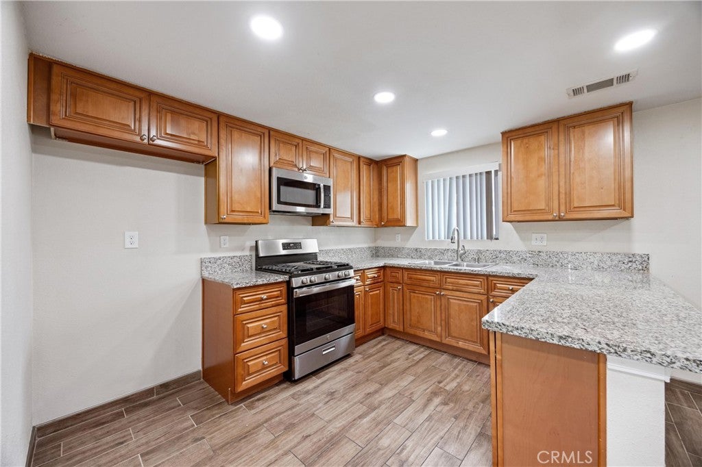 Downey, California, 90242, United States, 7 Bedrooms Bedrooms, ,6 BathroomsBathrooms,Residential,Contingent,1829948