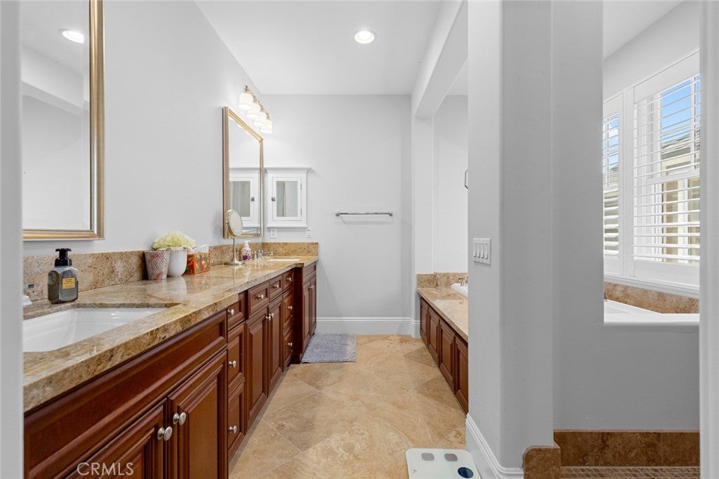 Huntington Beach, California, 92649, United States, 4 Bedrooms Bedrooms, ,4 BathroomsBathrooms,Residential,Active,1780402