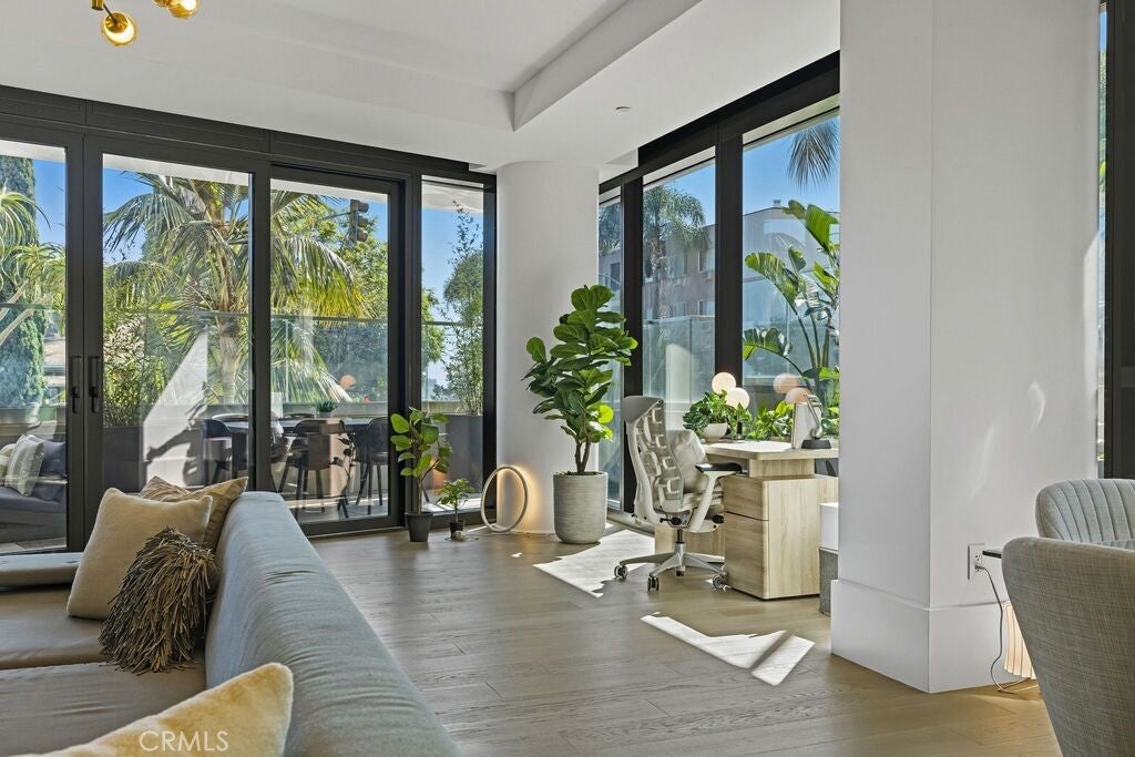 Los Angeles, California, 90069, United States, 2 Bedrooms Bedrooms, ,3 BathroomsBathrooms,Residential,Active,1995278