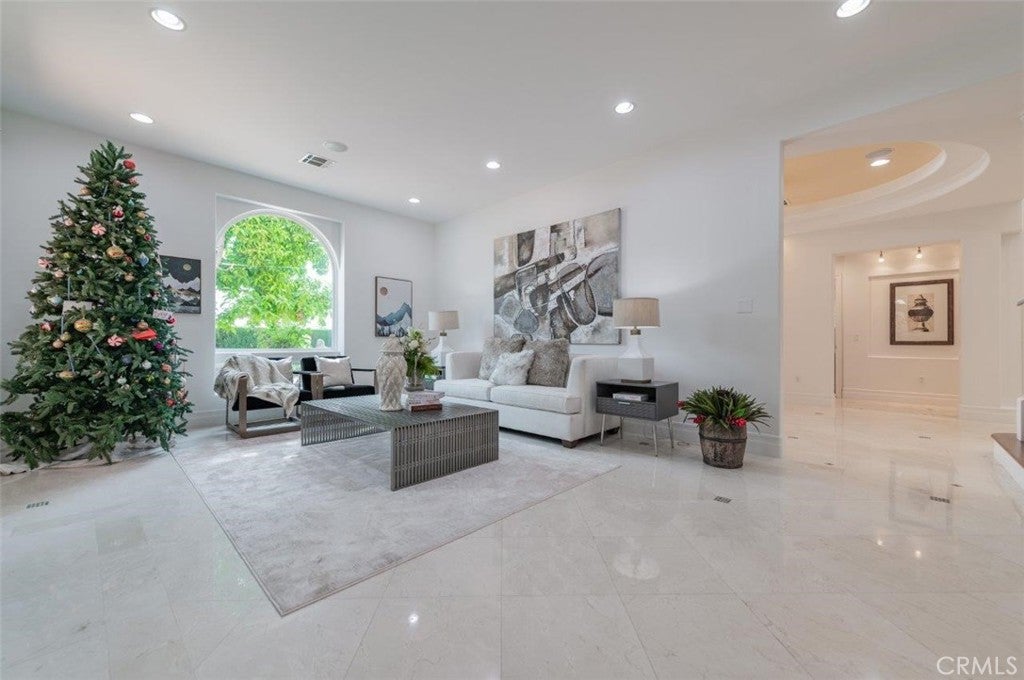 Pasadena, California, 91107, United States, 6 Bedrooms Bedrooms, ,5 BathroomsBathrooms,Residential,Active,1914920