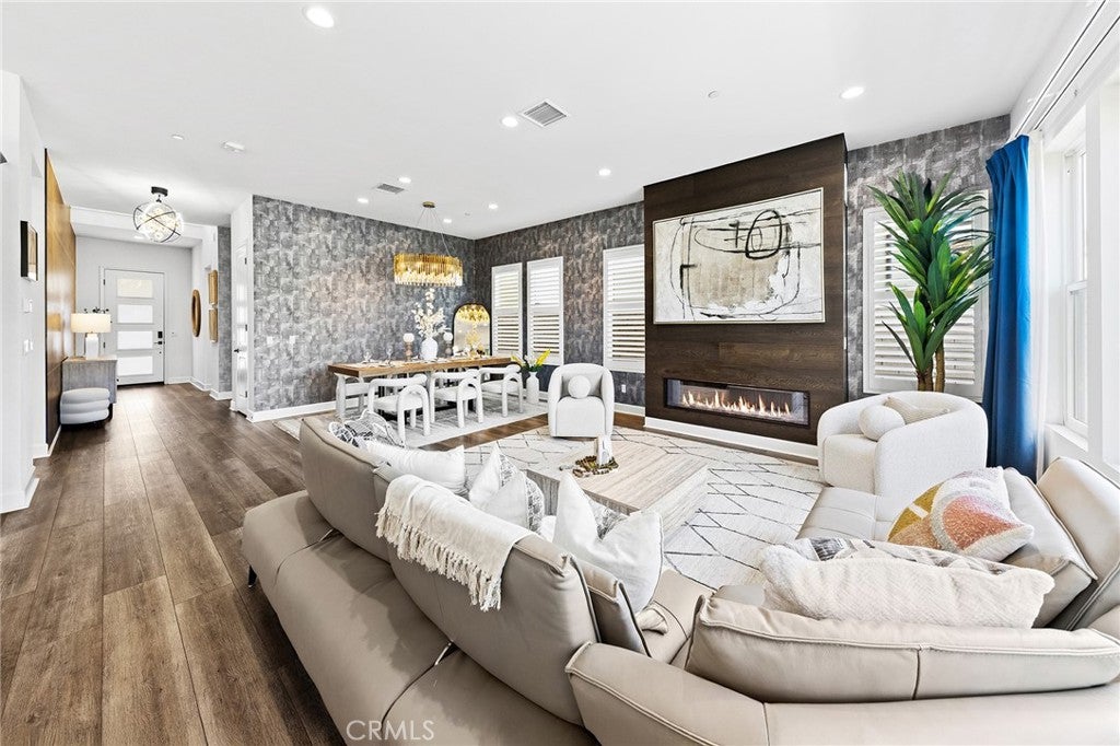 Lake Forest, California, 92630, United States, 5 Bedrooms Bedrooms, ,6 BathroomsBathrooms,Residential,Active,1801044