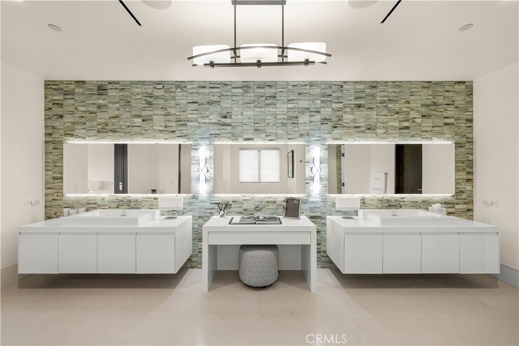 22588 Pacific Ln – image 20