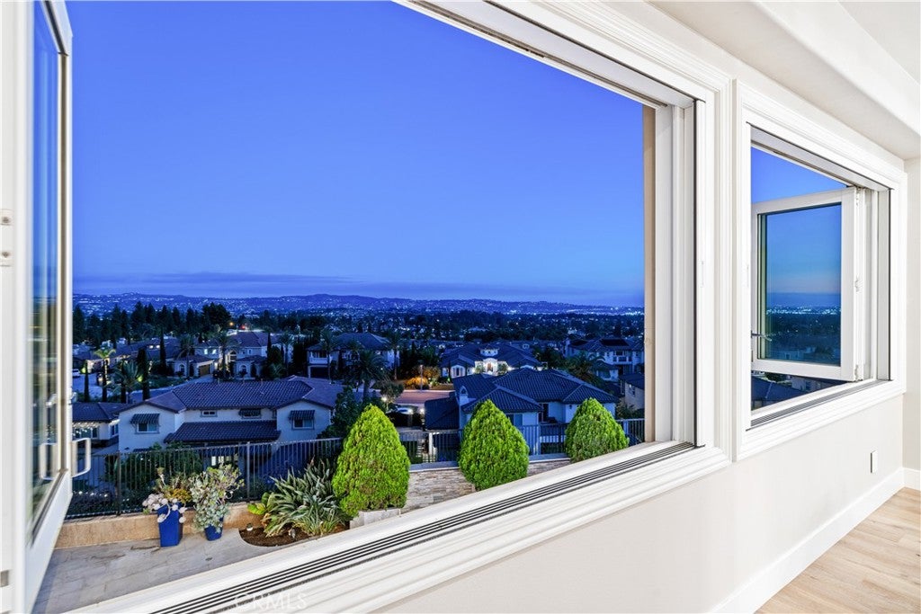 Yorba Linda, California, 92886, United States, 6 Bedrooms Bedrooms, ,7 BathroomsBathrooms,Residential,Active,1985877