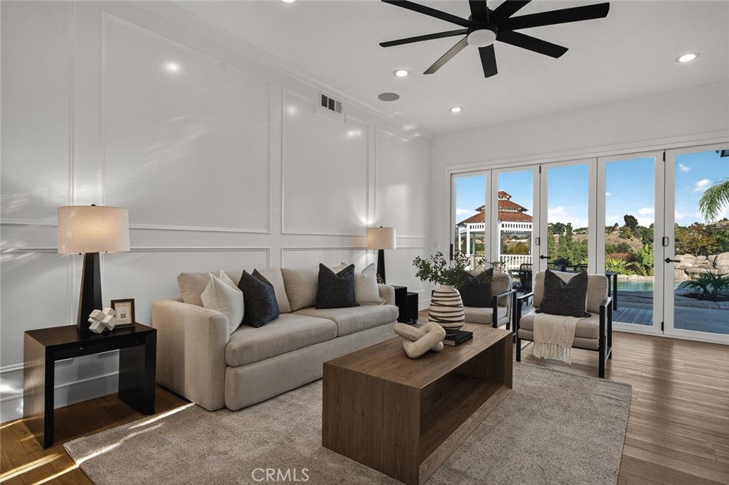 Anaheim, California, 92807, United States, 4 Bedrooms Bedrooms, ,3 BathroomsBathrooms,Residential,Active,1990042