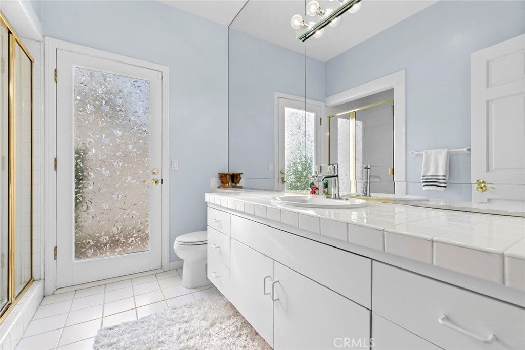 Chatsworth, California, 91311, United States, 5 Bedrooms Bedrooms, ,6 BathroomsBathrooms,Residential,Active,2015219