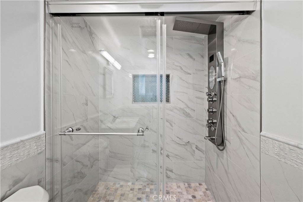 Northridge, California, 91325, United States, 4 Bedrooms Bedrooms, ,4 BathroomsBathrooms,Residential,Active,1936096