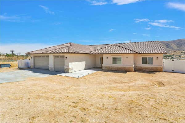 22445 PACIFIC ST, APPLE VALLEY, CA 92308, photo 2 of 29