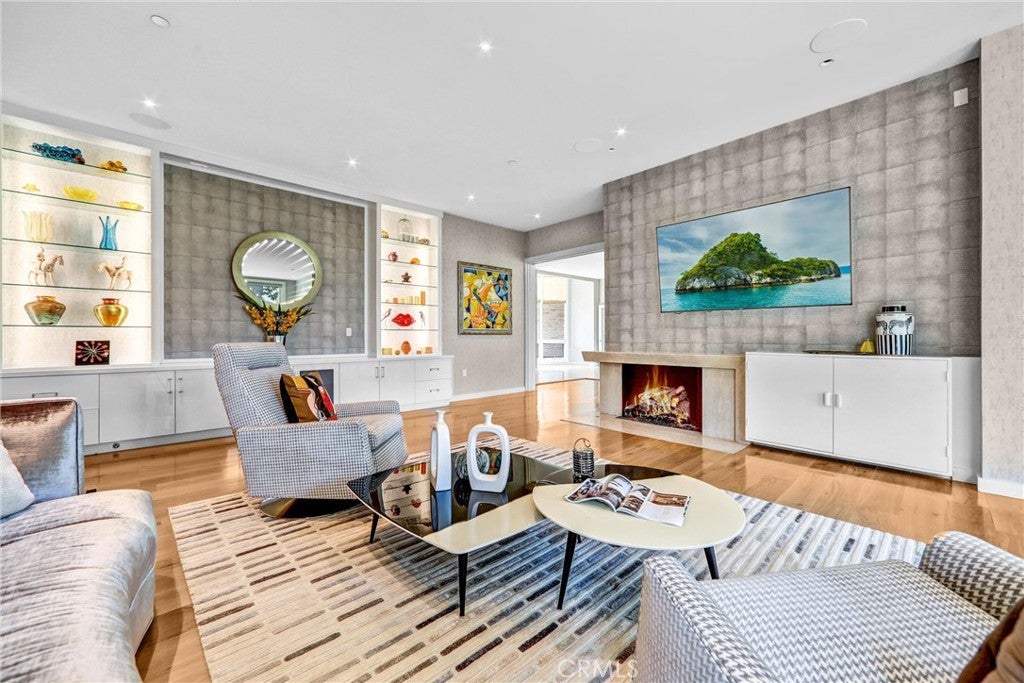 Pasadena, California, 91106, United States, 6 Bedrooms Bedrooms, ,9 BathroomsBathrooms,Residential,Active,1898207