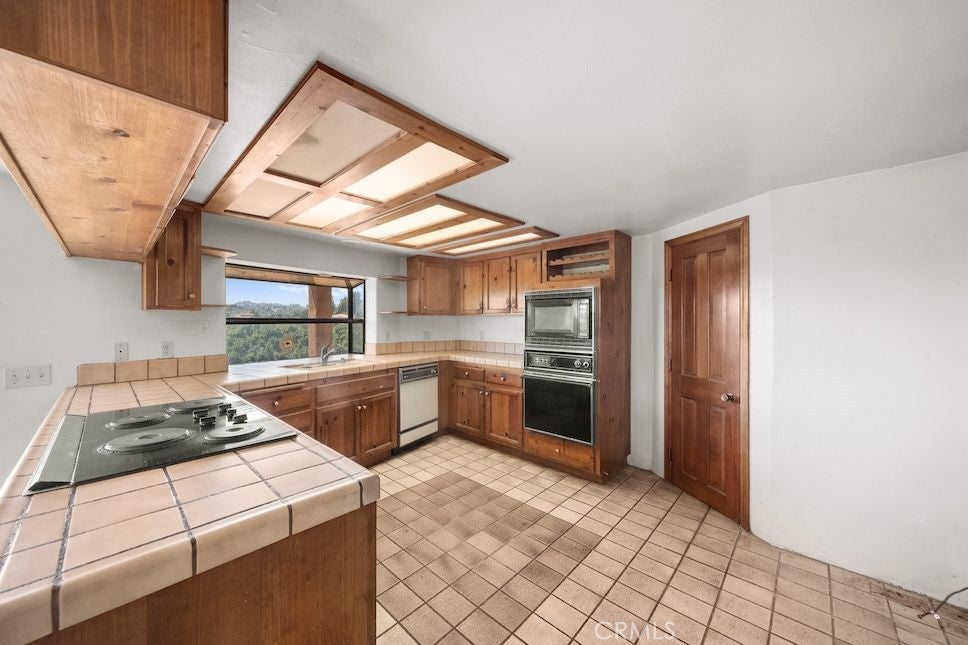 Fallbrook, California, 92028, United States, 3 Bedrooms Bedrooms, ,2 BathroomsBathrooms,Residential,Active,1820329