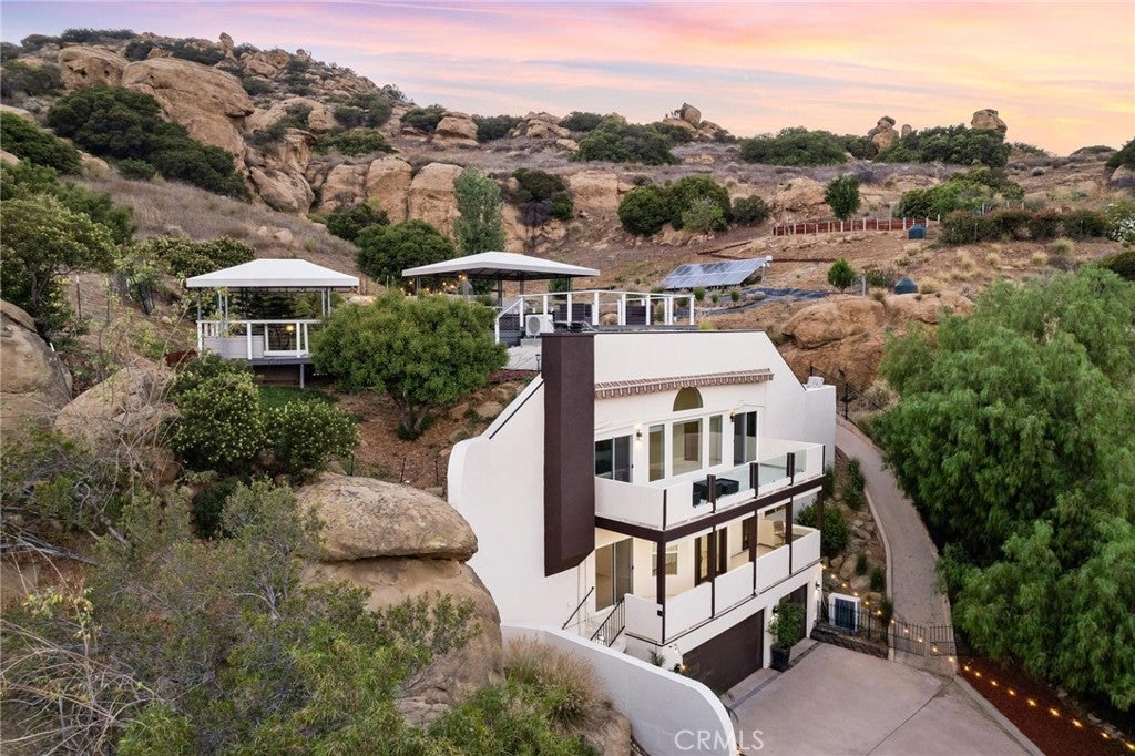 Chatsworth, California, 91311, United States, 4 Bedrooms Bedrooms, ,4 BathroomsBathrooms,Residential,Active,2011421