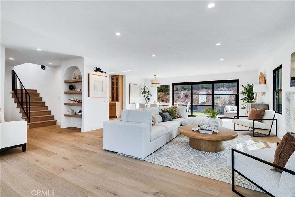 Redondo Beach, California, 90277, United States, 4 Bedrooms Bedrooms, ,3 BathroomsBathrooms,Residential,Active,1990651