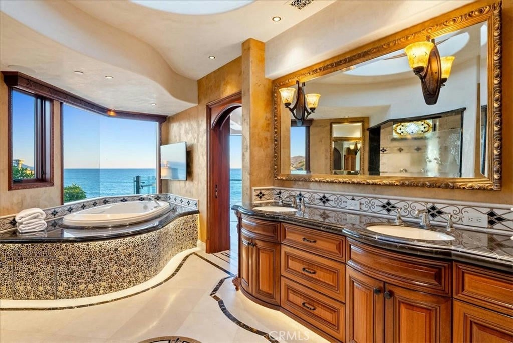 Cayucos, California, 93430, United States, ,5 BathroomsBathrooms,Residential,Active,1769481