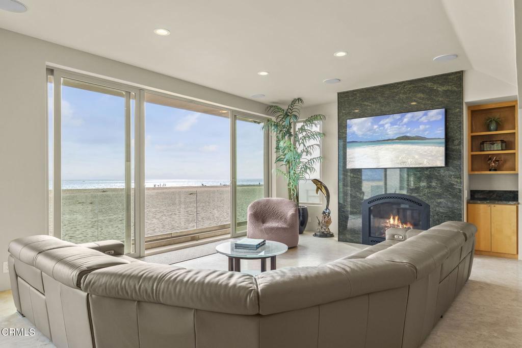 Oxnard, California, 93035, United States, 4 Bedrooms Bedrooms, ,3 BathroomsBathrooms,Residential,Active,1880193