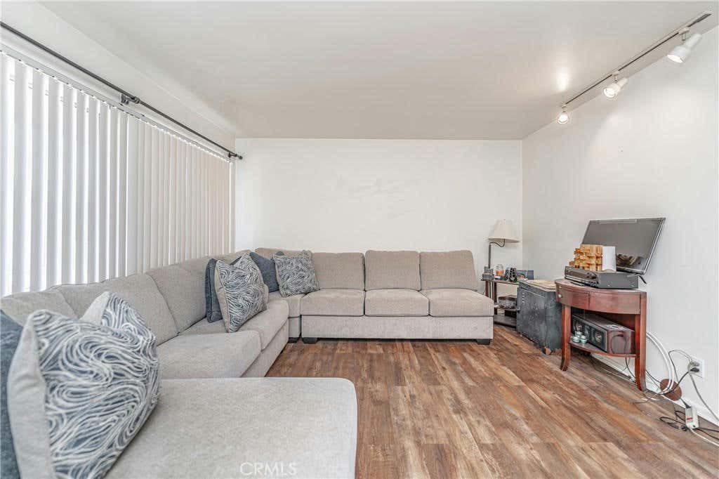 527 CEDAR AVE APT 2G, LONG BEACH, CA 90802, photo 1 of 13