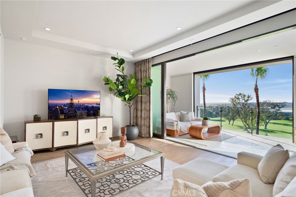 Newport Beach, California, 92660, United States, 2 Bedrooms Bedrooms, ,3 BathroomsBathrooms,Residential,Active,2009419