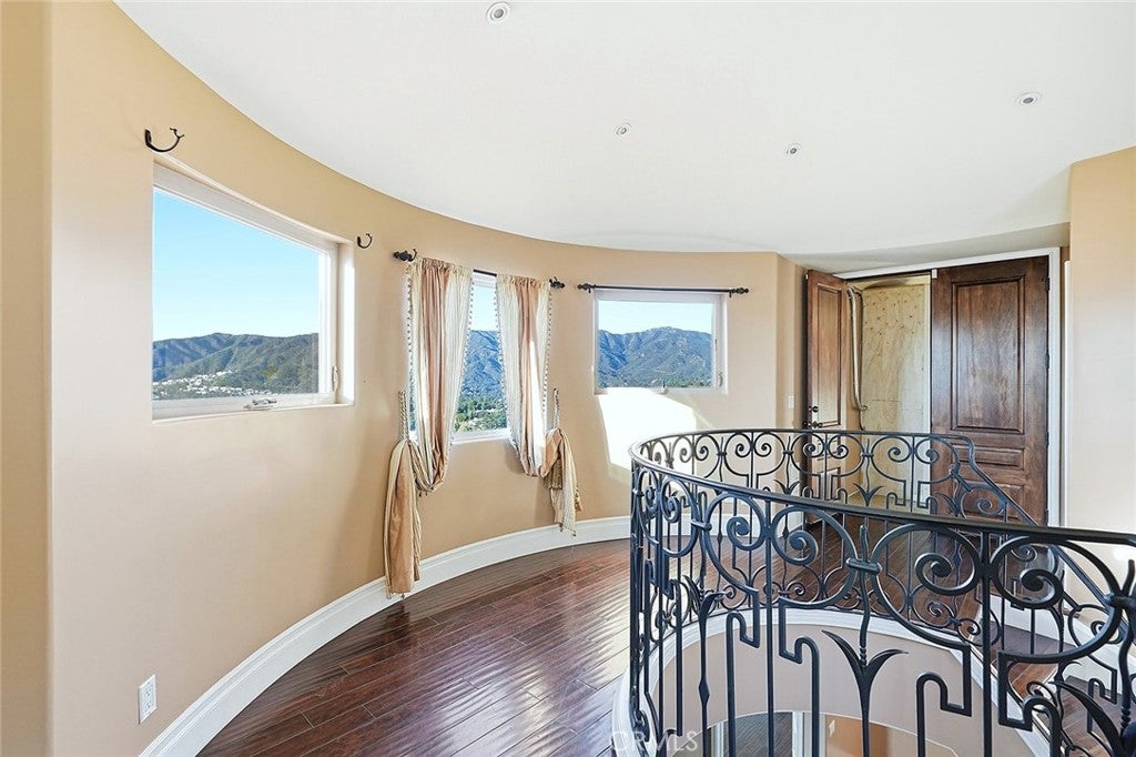 La Canada Flintridge, California, 91011, United States, 4 Bedrooms Bedrooms, ,5 BathroomsBathrooms,Residential,Active,2014608