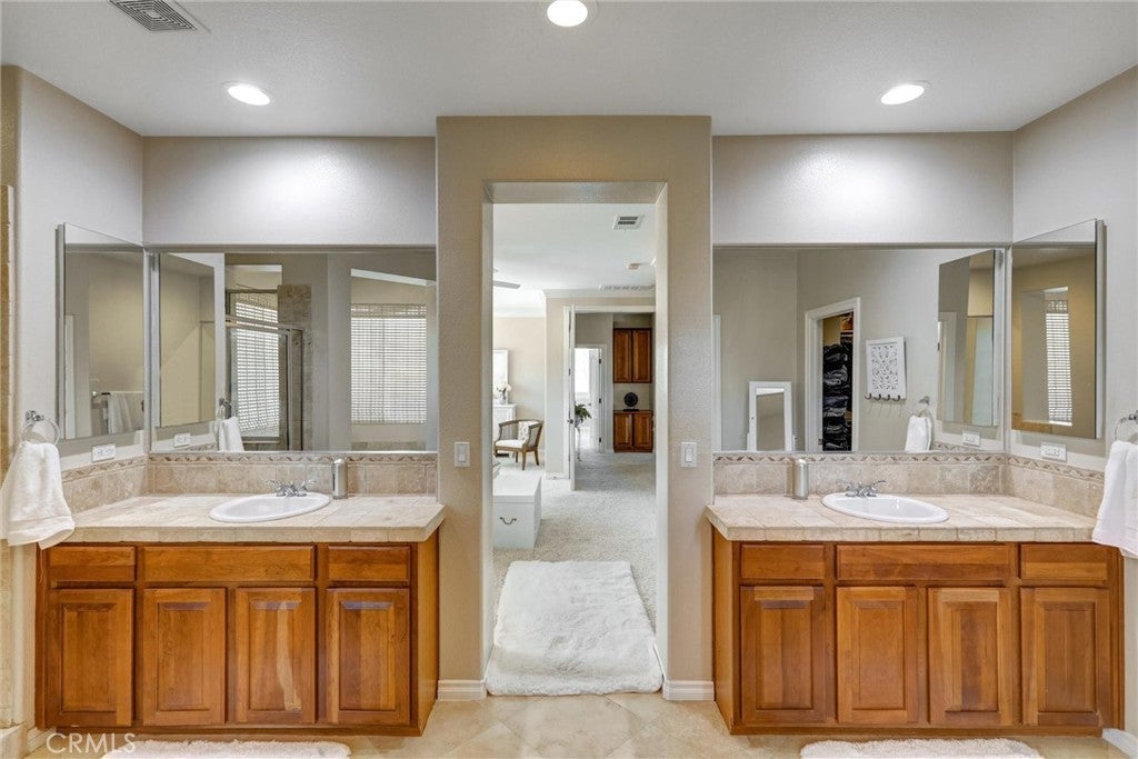 Murrieta, California, 92562, United States, 6 Bedrooms Bedrooms, ,5 BathroomsBathrooms,Residential,Active,1999183