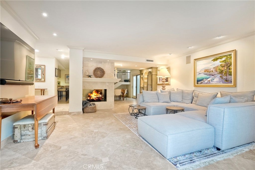 Newport Beach, California, 92661, United States, 4 Bedrooms Bedrooms, ,3 BathroomsBathrooms,Residential,Active,1894578