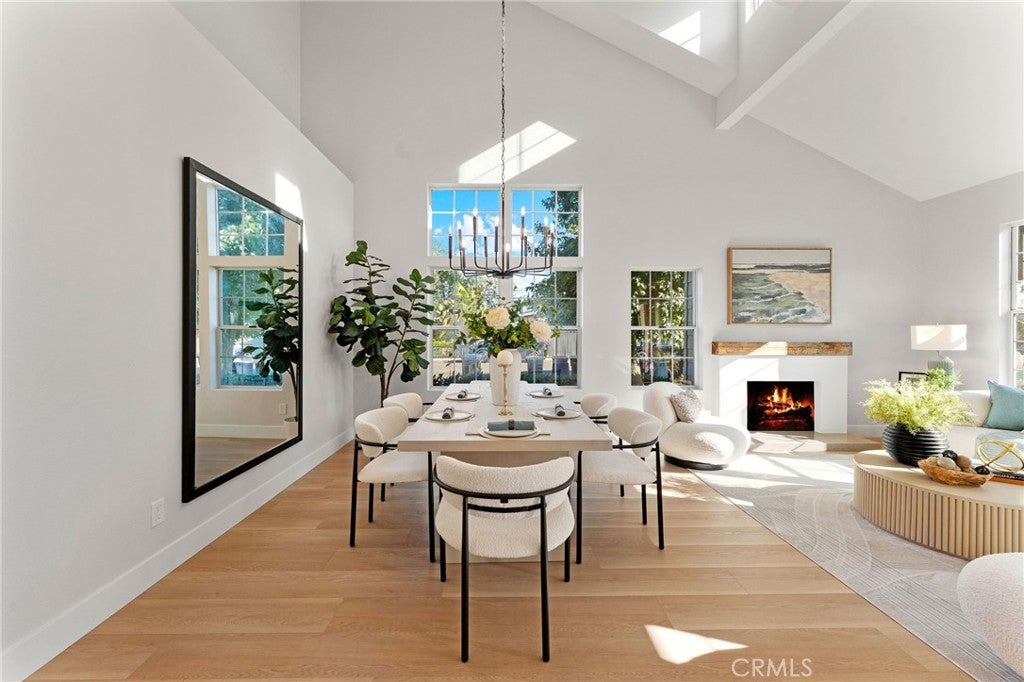 Costa Mesa, California, 92627, United States, 4 Bedrooms Bedrooms, ,3 BathroomsBathrooms,Residential,Contingent,1986895