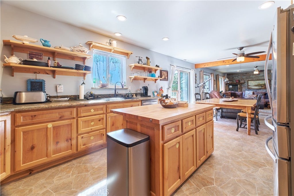 Big Bear Lake, California, 92315, United States, 7 Bedrooms Bedrooms, ,5 BathroomsBathrooms,Residential,Active,1824542