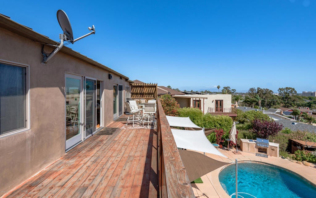 Ventura, California, 93001, United States, 3 Bedrooms Bedrooms, ,2 BathroomsBathrooms,Residential,Active,1944036