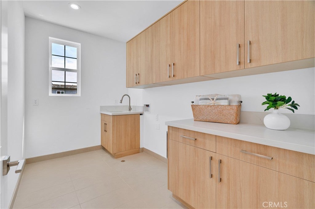 Redondo Beach, California, 90278, United States, 5 Bedrooms Bedrooms, ,5 BathroomsBathrooms,Residential,Active,1959976