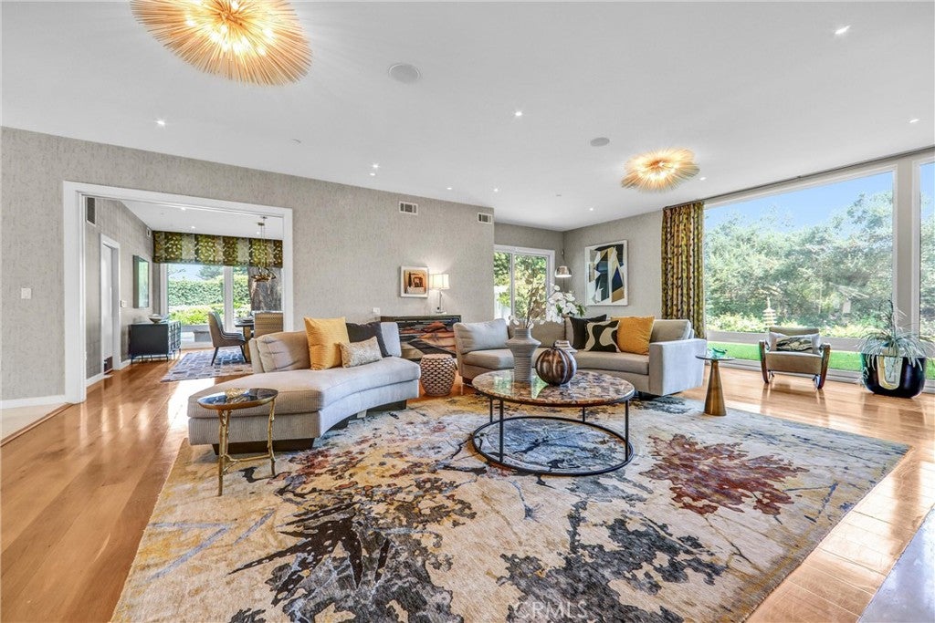 Pasadena, California, 91106, United States, 6 Bedrooms Bedrooms, ,9 BathroomsBathrooms,Residential,Active,1898207