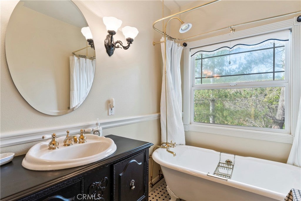 Lake Arrowhead, California, 92352, United States, 4 Bedrooms Bedrooms, ,4 BathroomsBathrooms,Residential,Active,2007295